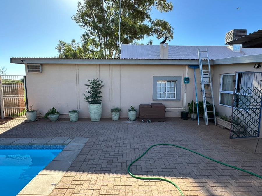 10 Bedroom Property for Sale in Olifantshoek Northern Cape